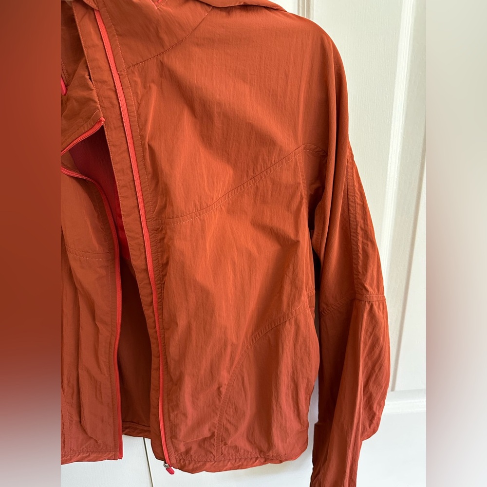 Lululemon Lightweight Hooded Jacket (Pale Raspberry) - Picture 10 of 12